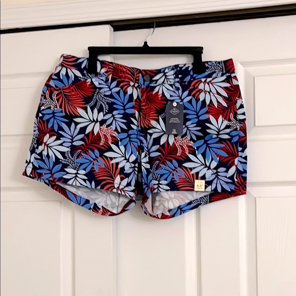 St. John's Bay Pants - Petite Shorts 4.5” inseam NWT